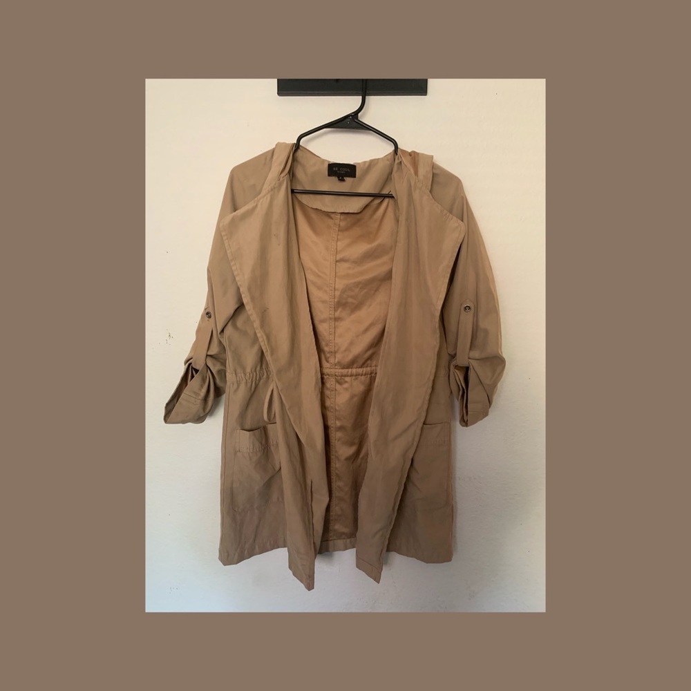 Anorak-style jacket, Light weight, half-sleeve.